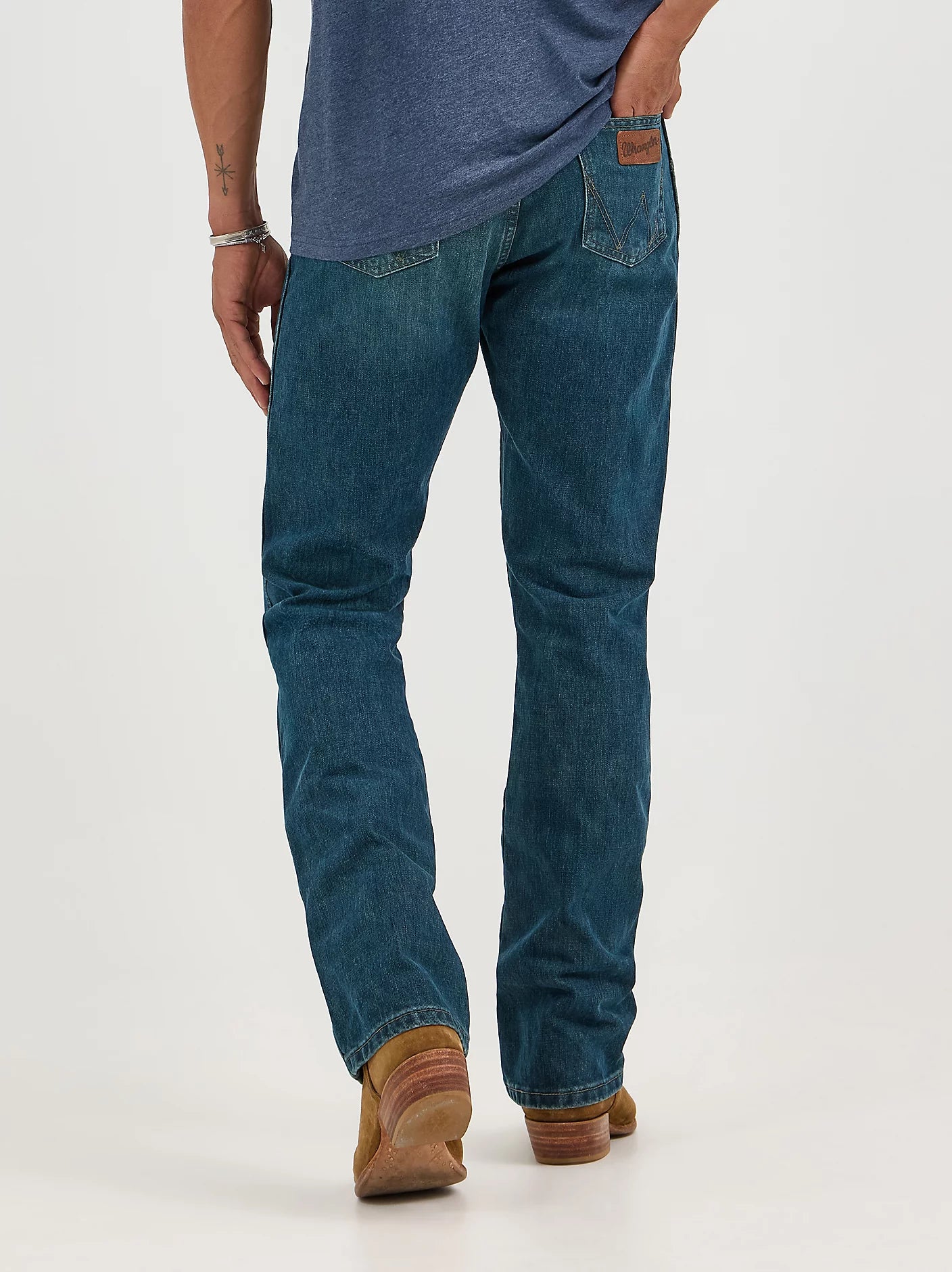 Wrangler Men's Retro Slim Boot Cut River Wash Jeans #1077MWZRW
