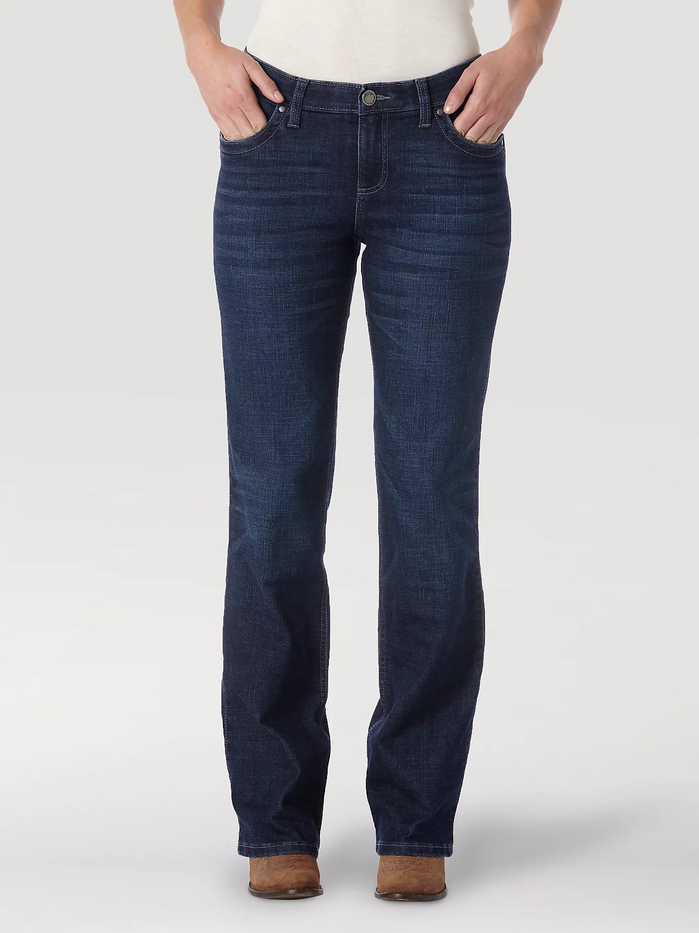 Wrangler Women's Ultimate Riding Q-Baby Mid Rise Boot Cut Jean