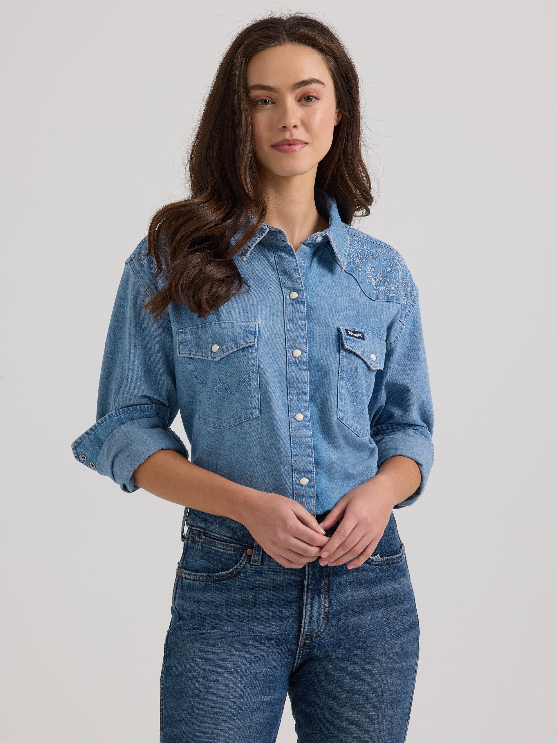 Wrangler Women's Retro Western Denim Vintage Snap Long Sleeve Shirt